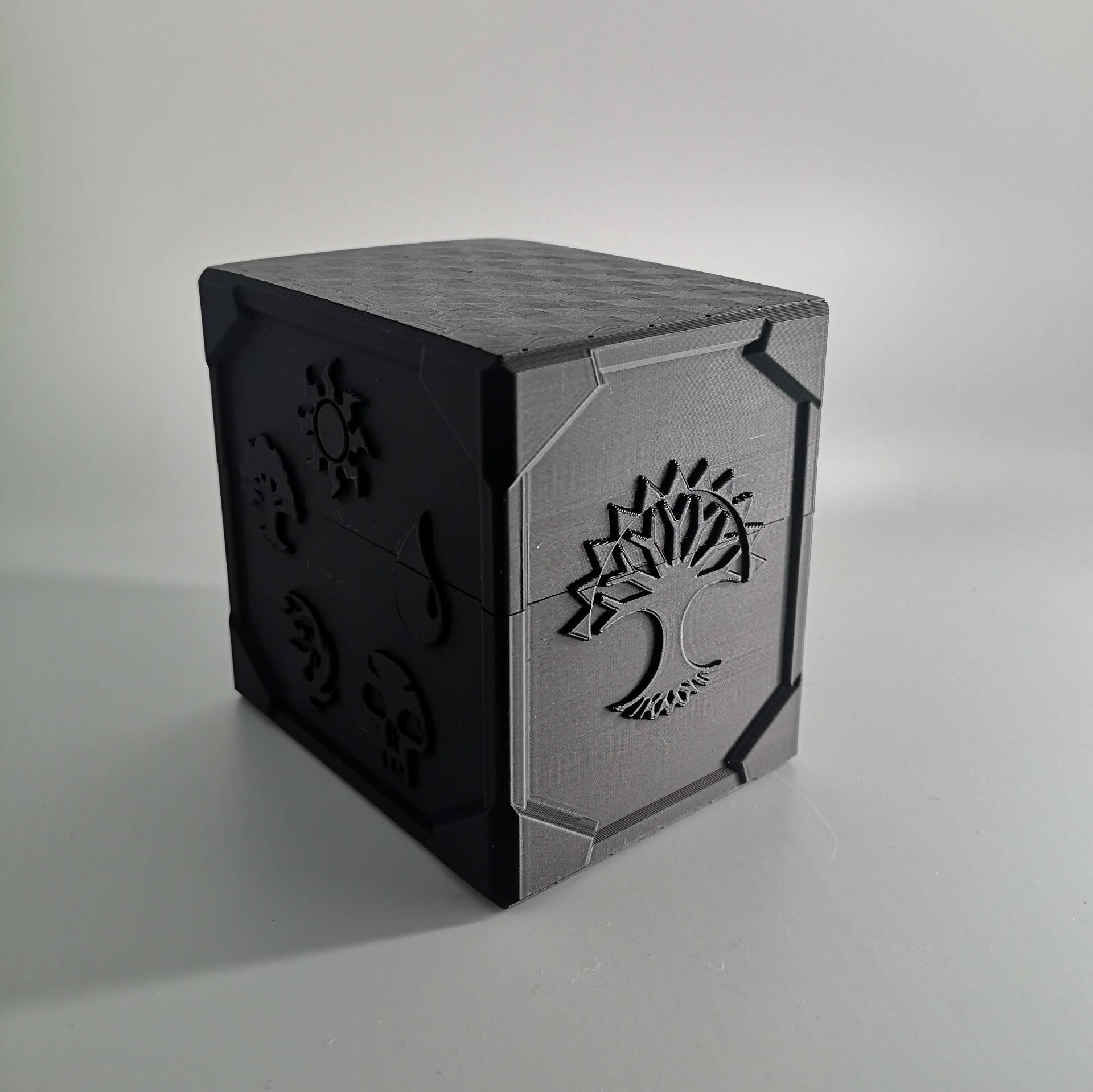 Venchartt Deck Box Boite de rangement jeux de cartes Création en impression 3D personnalisable Boite Jeux de cartes Artisanal Lyon Personnalisé Magic Yu-Gi-Oh! Pokémon Sur mesure Protection